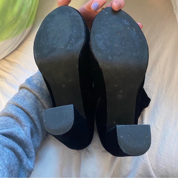 HAILEY BALDWIN x PUBLIC DESIRE BERLIN BLACK VELVET BOOTS Hailey Bieber - Picture 4 of 6